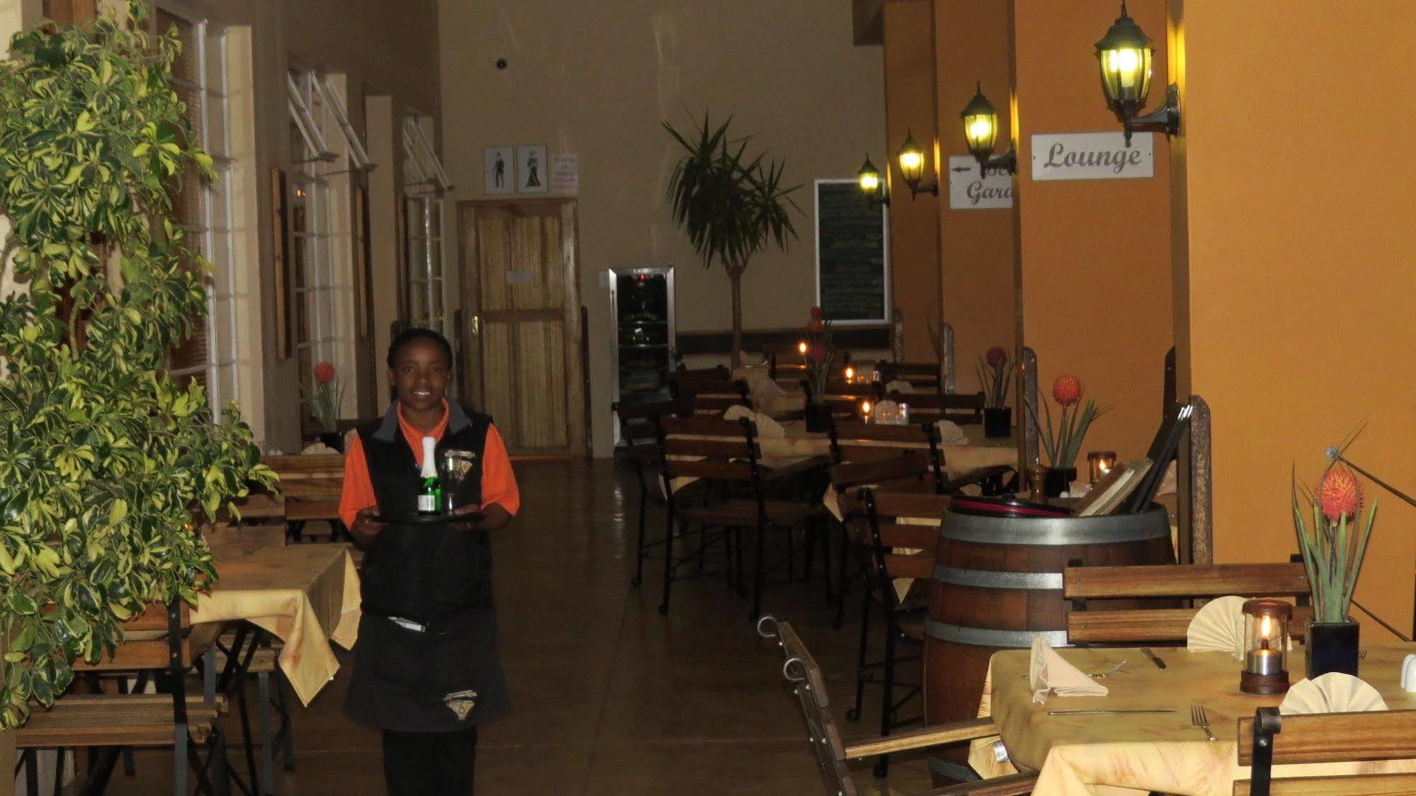 Bahnhof Hotel Аус Екстериор снимка