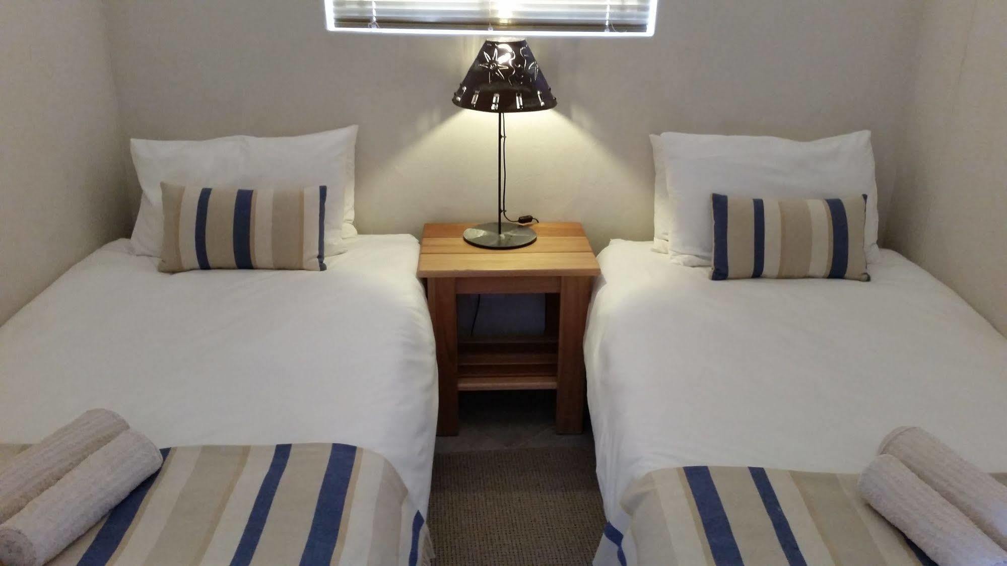 Bahnhof Hotel Аус Екстериор снимка